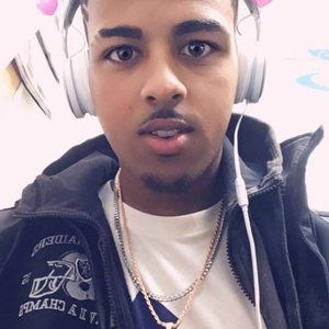 Meet your Posher, Dee